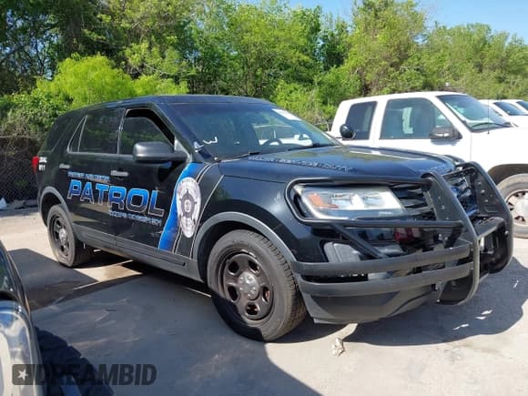 ✅ 2016 Ford Police Interceptor Utility • VIN: 1FM5K8AR5GGD16437 • Lot: 41998634. Wystawiony na IAAI z przebiegiem 134 199 mil. Bezpłatny archiwum sprzedaży aukcyjnych z USA i szczegółowy raport historii pojazdu na DreamBid. Zdjęcie 13.