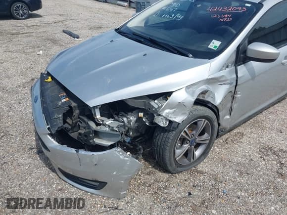 ✅ 2018 Ford Focus SE • VIN: 1FADP3FE8JL256734 • Lot: 42432093. Wystawiony na IAAI z przebiegiem 124 484 mil. Bezpłatny archiwum sprzedaży aukcyjnych z USA i szczegółowy raport historii pojazdu na DreamBid. Zdjęcie 6.