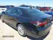 2021 Toyota Camry LE z VIN 4T1R11BK5MU025785, wystawiony jako IAAI lot #42301558 z przebiegiem 47 494 mil mil oraz . Historia ofert i sprzedaży dostępna na DreamBid. Obrazek 3.