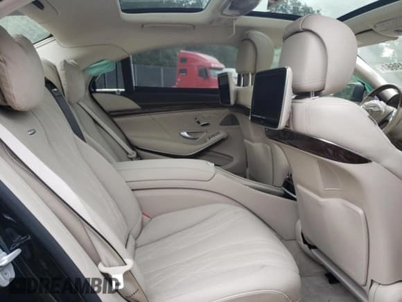 ✅ 2015 Mercedes-Benz S • VIN: WDDUG7KBXFA171965 • Lot: 65049664. Wystawiony na Copart z przebiegiem Nie podano. Bezpłatny archiwum sprzedaży aukcyjnych z USA i szczegółowy raport historii pojazdu na DreamBid. Zdjęcie 10.