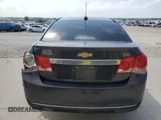 2015 Chevrolet Cruze LTZ z VIN 1G1PG5SB2F7220528, wystawiony jako Copart lot #69115865 z przebiegiem 140 783 mil mil oraz Szkoda całkowita • Salvage title. Historia ofert i sprzedaży dostępna na DreamBid. Obrazek 6.