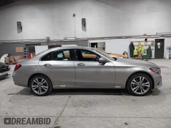 ✅ 2019 Mercedes-Benz C 300 • VIN: 55SWF8EB6KU321044 • Lot: 41797210. Wystawiony na IAAI z przebiegiem 61 721 mil. Bezpłatny archiwum sprzedaży aukcyjnych z USA i szczegółowy raport historii pojazdu na DreamBid. Zdjęcie 13.