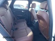 ✅ 2020 Audi Q5 Premium • VIN: WA1ANAFY1L2092022 • Lot: 82307155. Wystawiony na Copart z przebiegiem 51 895 mil. Bezpłatny archiwum sprzedaży aukcyjnych z USA i szczegółowy raport historii pojazdu na DreamBid. Zdjęcie 11.