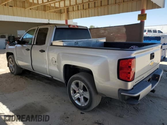 ✅ 2018 Chevrolet Silverado 1500 Custom • VIN: 1GCRCPEC9JZ293047 • Лот: 69995584. Опубликован ранее на Copart с пробегом 108 564 миль. Бесплатный доступ к архиву аукционных продаж из США и подробный отчёт об истории автомобиля на DreamBid. Изображение 2.