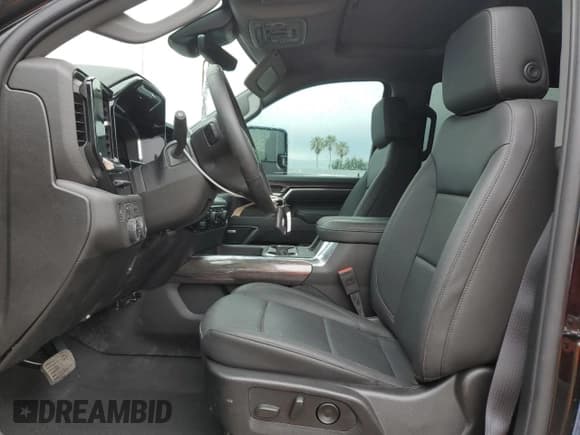 ✅ 2025 Chevrolet Silverado 2500HD LTZ • VIN: 2GC4KPE75S1121558 • Lot: 56193305. Wystawiony na Copart z przebiegiem 9 652 mil. Bezpłatny archiwum sprzedaży aukcyjnych z USA i szczegółowy raport historii pojazdu na DreamBid. Zdjęcie 7.