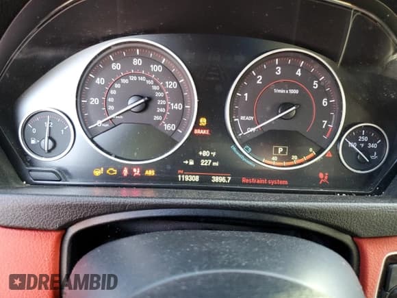 ✅ 2015 BMW 4 Series 428i • VIN: WBA3N7C54FK225322 • Lot: 84755965. Wystawiony na Copart z przebiegiem 119 308 mil. Bezpłatny archiwum sprzedaży aukcyjnych z USA i szczegółowy raport historii pojazdu na DreamBid. Zdjęcie 9.