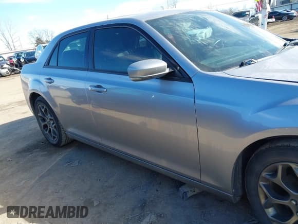 ✅ 2016 Chrysler 300 S • VIN: 2C3CCAGG3GH208901 • Lot: 41666640. Listed on IAAI with 101,018 mi. Free auction sales archive from the USA and detailed vehicle history report at DreamBid. Image 13.