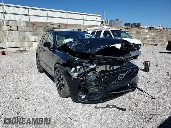 ✅ 2024 Volvo XC60 Core Dark Theme • VIN: YV4L12RK5R1725589 • Lot: 82579505. Wystawiony na Copart z przebiegiem 18 949 mil. Bezpłatny archiwum sprzedaży aukcyjnych z USA i szczegółowy raport historii pojazdu na DreamBid. Zdjęcie 14.