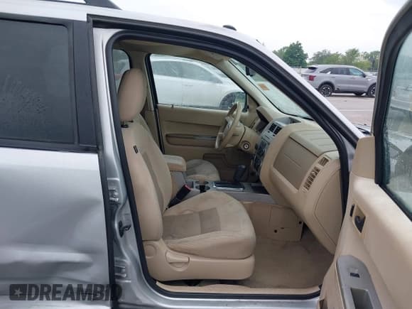 ✅ 2008 Ford Escape XLT • VIN: 1FMCU93128KC01646 • Lot: 42372522. Listed on IAAI with 211,988 mi. Free auction sales archive from the USA and detailed vehicle history report at DreamBid. Image 5.