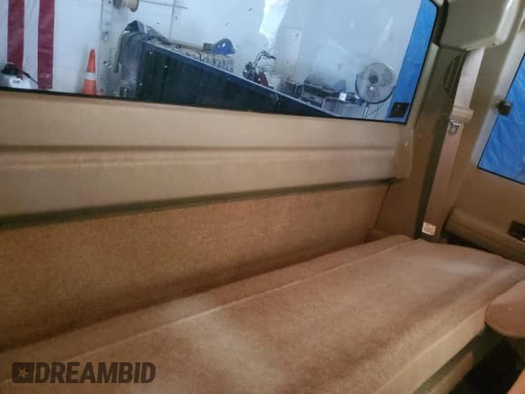 ✅ 1996 Chevrolet Silverado 1500 • VIN: 2GCEK19R4T1172032 • Лот: 92387615. Опубликован ранее на Copart с пробегом 313 856 миль. Бесплатный доступ к архиву аукционных продаж из США и подробный отчёт об истории автомобиля на DreamBid. Изображение 10.