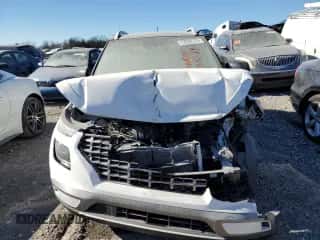 2023 Hyundai Venue SEL z VIN KMHRC8A33PU274183, wystawiony jako Copart lot #79929773 z przebiegiem 4 705 mil mil oraz . Historia ofert i sprzedaży dostępna na DreamBid. Obrazek 5.