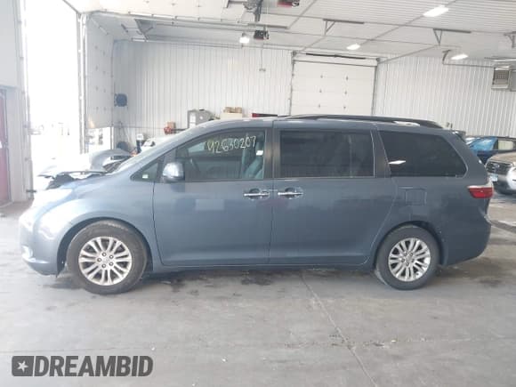 ✅ 2017 Toyota Sienna XLE Auto Access Seat • VIN: 5TDYZ3DC3HS887696 • Lot: 42630207. Listed on IAAI with 76,997 mi. Free auction sales archive from the USA and detailed vehicle history report at DreamBid. Image 14.