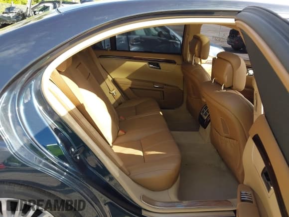 ✅ 2007 Mercedes-Benz S 550 • VIN: WDDNG86X97A116893 • Lot: 43813093. Wystawiony na IAAI z przebiegiem 84 118 mil. Bezpłatny archiwum sprzedaży aukcyjnych z USA i szczegółowy raport historii pojazdu na DreamBid. Zdjęcie 8.