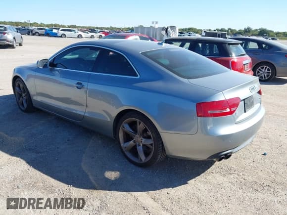 ✅ 2011 Audi A5 Premium Plus • VIN: WAULFAFR7BA044904 • Lot: 43503438. Wystawiony na IAAI z przebiegiem 124 943 mil. Bezpłatny archiwum sprzedaży aukcyjnych z USA i szczegółowy raport historii pojazdu na DreamBid. Zdjęcie 3.