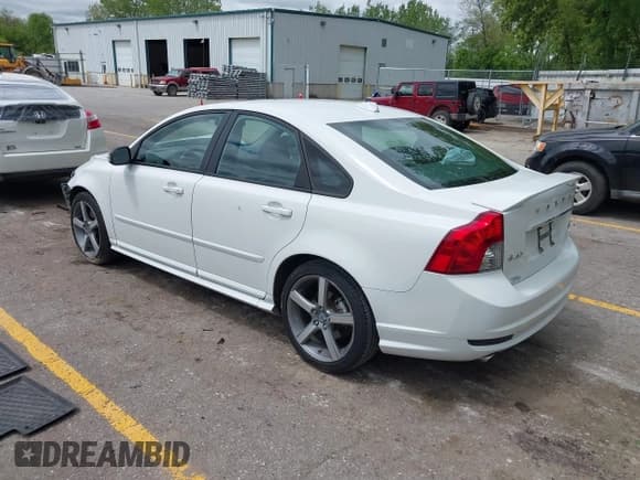 ✅ 2011 Volvo S40 • VIN: YV1672MS2B2542425 • Lot: 42345219. Wystawiony na IAAI z przebiegiem 118 917 mil. Bezpłatny archiwum sprzedaży aukcyjnych z USA i szczegółowy raport historii pojazdu na DreamBid. Zdjęcie 3.