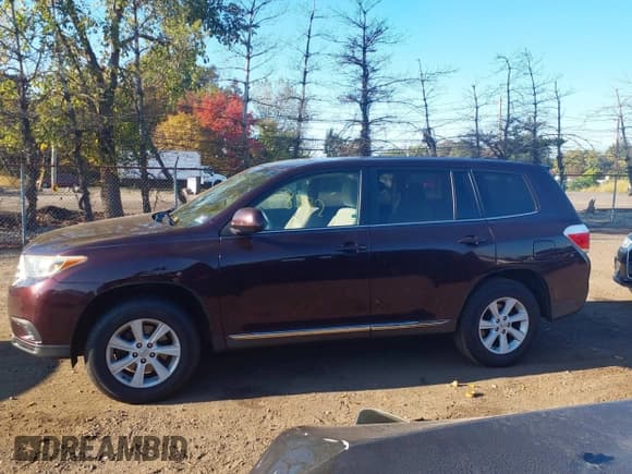 ✅ 2013 Toyota Highlander • VIN: 5TDZA3EH5DS035995 • Lot: 43388532. Listed on IAAI with 192,295 mi. Free auction sales archive from the USA and detailed vehicle history report at DreamBid. Image 14.