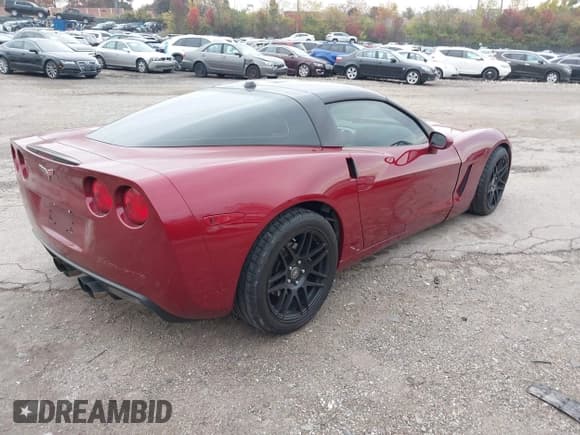✅ 2005 Chevrolet Corvette • VIN: 1G1YY24U355136792 • Lot: 43583636. Wystawiony na IAAI z przebiegiem 40 576 mil. Bezpłatny archiwum sprzedaży aukcyjnych z USA i szczegółowy raport historii pojazdu na DreamBid. Zdjęcie 4.