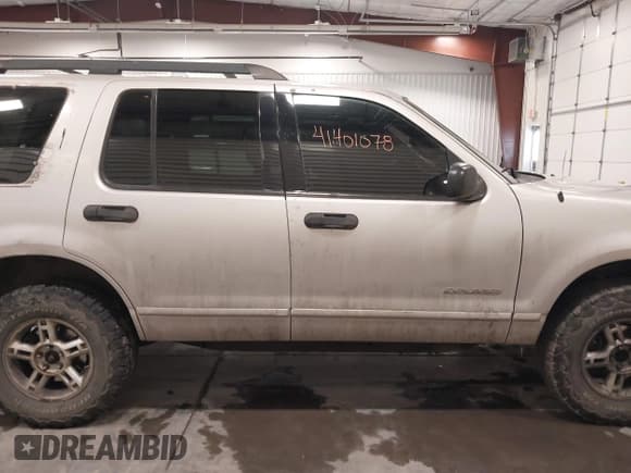 ✅ 2005 Ford Explorer XLT • VIN: 1FMZU63K75UA92666 • Lot: 41401078. Wystawiony na IAAI z przebiegiem 180 753 mil. Bezpłatny archiwum sprzedaży aukcyjnych z USA i szczegółowy raport historii pojazdu na DreamBid. Zdjęcie 13.