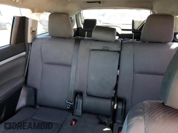 ✅ 2017 Toyota Highlander Hybrid LE • VIN: 5TDBGRFH9HS033609 • Лот: 45735973. Опубликован ранее на Copart с пробегом 339 147 миль. Бесплатный доступ к архиву аукционных продаж из США и подробный отчёт об истории автомобиля на DreamBid. Изображение 10.