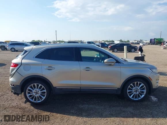 ✅ 2017 Lincoln MKC Reserve • VIN: 5LMCJ3C94HUL02474 • Lot: 43416290. Wystawiony na IAAI z przebiegiem 81 497 mil. Bezpłatny archiwum sprzedaży aukcyjnych z USA i szczegółowy raport historii pojazdu na DreamBid. Zdjęcie 13.