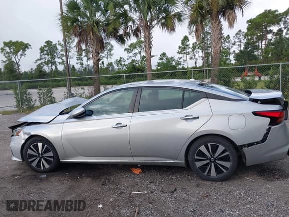 ✅ 2021 Nissan Altima SV • VIN: 1N4BL4DV5MN334620 • Lot: 43663401. Wystawiony na IAAI z przebiegiem 105 075 mil. Bezpłatny archiwum sprzedaży aukcyjnych z USA i szczegółowy raport historii pojazdu na DreamBid. Zdjęcie 14.