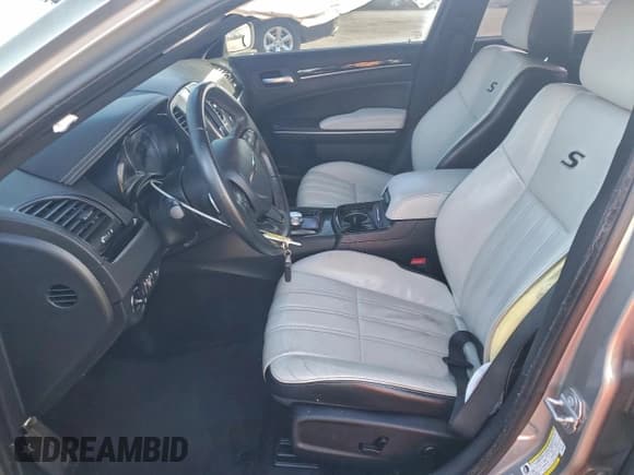 ✅ 2017 Chrysler 300 S • VIN: 2C3CCABGXHH553853 • Lot: 95307145. Listed on Copart with 107,017 mi. Free auction sales archive from the USA and detailed vehicle history report at DreamBid. Image 7.