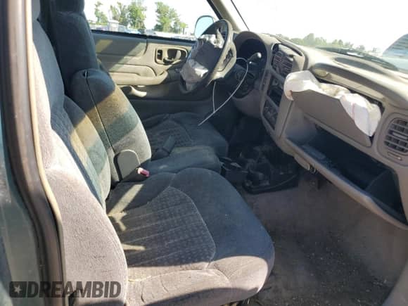 1998 Chevrolet S-10 LS с VIN 1GCCS19X0W8147104, выставлен на аукционе Copart как лот 72366784 с пробегом Не указан миль и Списание • Salvage title. История ставок и продаж доступна на DreamBid. Изображение 6.