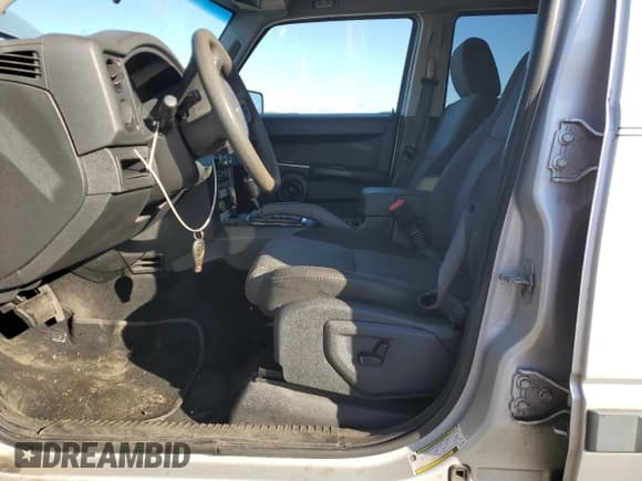 ✅ 2008 Jeep Commander Sport • VIN: 1J8HG48K58C194930 • Лот: 84566075. Опубликован ранее на Copart с пробегом 152 608 миль. Бесплатный доступ к архиву аукционных продаж из США и подробный отчёт об истории автомобиля на DreamBid. Изображение 7.