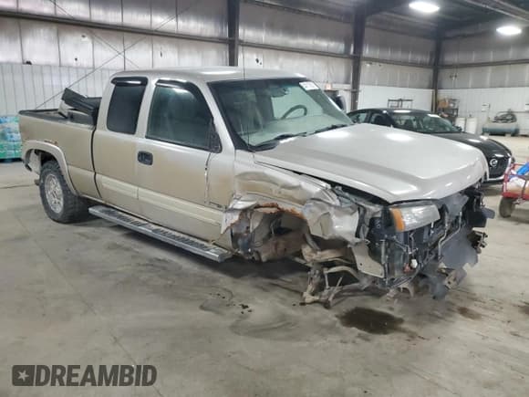 ✅ 2006 Chevrolet Silverado 2500HD LS • VIN: 1GCHK29G36E134019 • Lot: 54119355. Wystawiony na Copart z przebiegiem 324 388 mil. Bezpłatny archiwum sprzedaży aukcyjnych z USA i szczegółowy raport historii pojazdu na DreamBid. Zdjęcie 4.