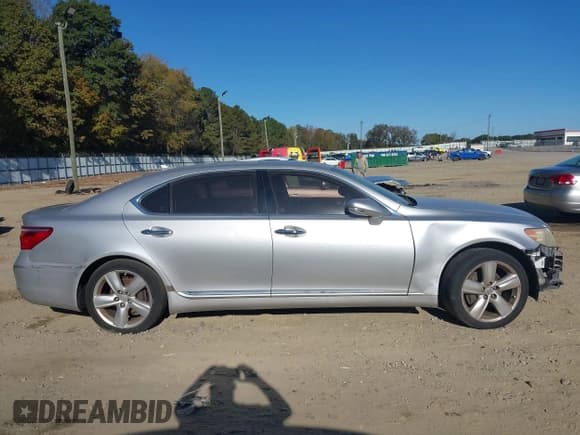 ✅ 2010 Lexus LS 460 L • VIN: JTHGL5EF0A5039898 • Lot: 43445760. Wystawiony na IAAI z przebiegiem 160 516 mil. Bezpłatny archiwum sprzedaży aukcyjnych z USA i szczegółowy raport historii pojazdu na DreamBid. Zdjęcie 14.