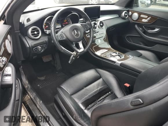 ✅ 2018 Mercedes-Benz C 300 • VIN: WDDWJ4KBXJF645188 • Lot: 59083355. Wystawiony na Copart z przebiegiem 63 333 mil. Bezpłatny archiwum sprzedaży aukcyjnych z USA i szczegółowy raport historii pojazdu na DreamBid. Zdjęcie 8.