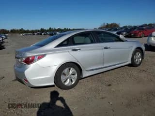 ✅ 2015 Hyundai Sonata • VIN: KMHEC4A40FA125553 • Лот: 86457185. Опубликован ранее на Copart с пробегом 135 381 миль. Бесплатный доступ к архиву аукционных продаж из США и подробный отчёт об истории автомобиля на DreamBid. Изображение 3.