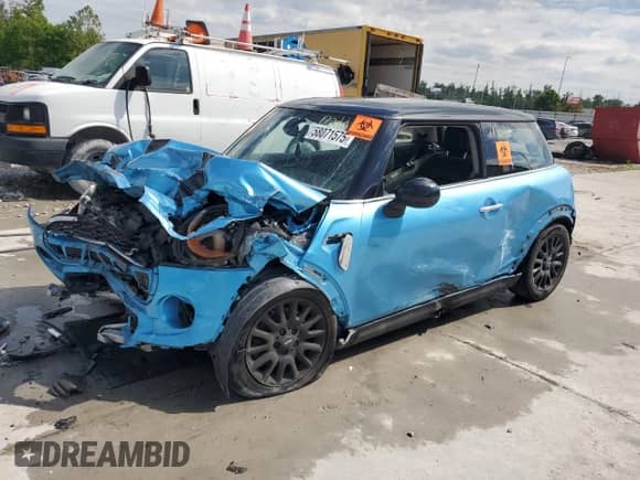 2015 MINI Hardtop S с VIN WMWXP7C59F2A37524, выставлен на аукционе Copart как лот 58071575 с пробегом Не указан миль и Списание • Salvage title. История ставок и продаж доступна на DreamBid. Изображение 1.