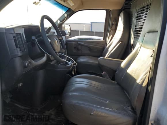 ✅ 2015 Chevrolet Express Cargo • VIN: 1GCWGFCFXF1189039 • Лот: 94148615. Опубликован ранее на Copart с пробегом 210 238 миль. Бесплатный доступ к архиву аукционных продаж из США и подробный отчёт об истории автомобиля на DreamBid. Изображение 7.