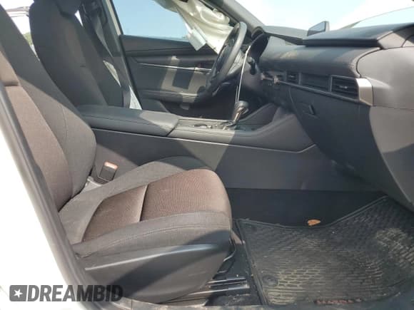 ✅ 2021 Mazda 3 S • VIN: JM1BPAJL9M1310151 • Lot: 70746734. Wystawiony na Copart z przebiegiem 47 586 mil. Bezpłatny archiwum sprzedaży aukcyjnych z USA i szczegółowy raport historii pojazdu na DreamBid. Zdjęcie 7.