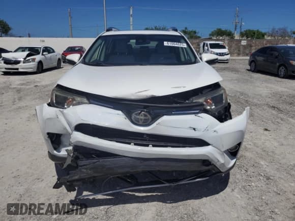 ✅ 2018 Toyota RAV4 XLE • VIN: JTMWFREVXJD127480 • Lot: 61004625. Listed on Copart with 33,179 mi. Free auction sales archive from the USA and detailed vehicle history report at DreamBid. Image 5.