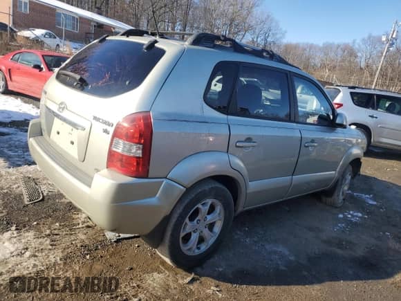 2009 Hyundai Tucson SE with VIN KM8JN72D19U970813, listed as a Copart auction lot 88469545 with 152,648 mi miles and Salvage title. Bid and sale history available at DreamBid. Image 3.