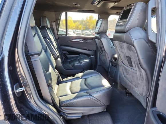 ✅ 2019 Cadillac Escalade Platinum • VIN: 1GYS4DKJ8KR327524 • Lot: 87097705. Listed on Copart with 144,040 mi. Free auction sales archive from the USA and detailed vehicle history report at DreamBid. Image 11.