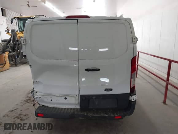 ✅ 2017 Ford Transit • VIN: 1FTYE1ZM3HKB35196 • Lot: 42061557. Wystawiony na IAAI z przebiegiem 88 581 mil. Bezpłatny archiwum sprzedaży aukcyjnych z USA i szczegółowy raport historii pojazdu na DreamBid. Zdjęcie 16.