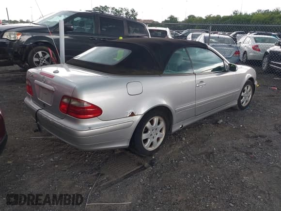 ✅ 2001 Mercedes-Benz CLK 320/430 • VIN: WDBLK65G41T077792 • Lot: 42170508. Wystawiony na IAAI z przebiegiem Nie podano. Bezpłatny archiwum sprzedaży aukcyjnych z USA i szczegółowy raport historii pojazdu na DreamBid. Zdjęcie 4.