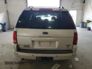 ✅ 2005 Ford Explorer Limited • VIN: 1FMDU75W75ZA72422 • Lot: 62358465. Wystawiony na Copart z przebiegiem 200 098 mil. Bezpłatny archiwum sprzedaży aukcyjnych z USA i szczegółowy raport historii pojazdu na DreamBid. Zdjęcie 6.