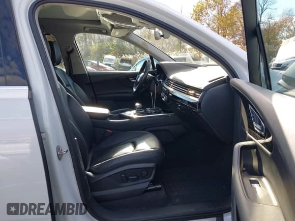 ✅ 2017 Audi Q7 Prestige • VIN: WA1VAAF79HD002924 • Лот: 43685099. Опубликован ранее на IAAI с пробегом 98 193 миль. Бесплатный доступ к архиву аукционных продаж из США и подробный отчёт об истории автомобиля на DreamBid. Изображение 5.