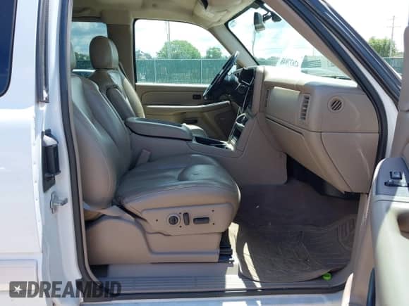 2006 Chevrolet Silverado 1500 LT2 z VIN 2GCEC19T361120100, wystawiony jako IAAI lot #42637048 z przebiegiem 267 392 mil mil oraz . Historia ofert i sprzedaży dostępna na DreamBid. Obrazek 5.