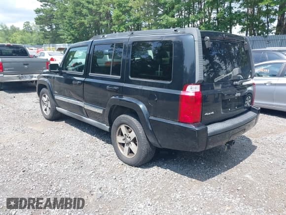 ✅ 2006 Jeep Commander • VIN: 1J8HG48K56C324296 • Lot: 42735532. Wystawiony na IAAI z przebiegiem 143 009 mil. Bezpłatny archiwum sprzedaży aukcyjnych z USA i szczegółowy raport historii pojazdu na DreamBid. Zdjęcie 3.
