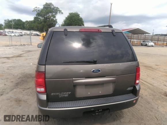 ✅ 2003 Ford Explorer • VIN: 1FMZU65K43UA92733 • Lot: 42093512. Wystawiony na IAAI z przebiegiem 201 805 mil. Bezpłatny archiwum sprzedaży aukcyjnych z USA i szczegółowy raport historii pojazdu na DreamBid. Zdjęcie 16.