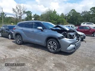 ✅ 2022 Toyota Highlander XLE • VIN: 5TDHZRAH2NS105841 • Lot: 43393622. Listed on IAAI with 56,701 mi. Free auction sales archive from the USA and detailed vehicle history report at DreamBid. Image 1.