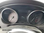 ✅ 2017 Jaguar XE 35t R-Sport • VIN: SAJAL4BV8HA968298 • Lot: 70006885. Wystawiony na Copart z przebiegiem 84 777 mil. Bezpłatny archiwum sprzedaży aukcyjnych z USA i szczegółowy raport historii pojazdu na DreamBid. Zdjęcie 9.