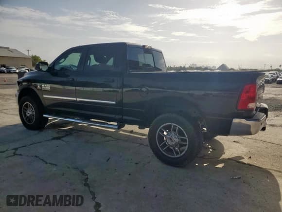 ✅ 2015 Ram 2500 SLT • VIN: 3C6UR5DL7FG682489 • Lot: 62772385. Wystawiony na Copart z przebiegiem 128 979 mil. Bezpłatny archiwum sprzedaży aukcyjnych z USA i szczegółowy raport historii pojazdu na DreamBid. Zdjęcie 2.
