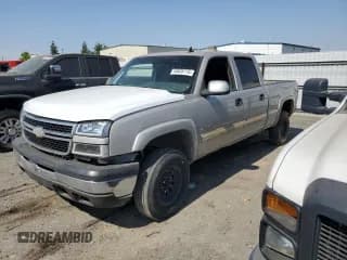 ✅ 2006 Chevrolet Silverado 2500HD Work Truck • VIN: 1GCHC23D46F231140 • Лот: 55635715. Опубликован ранее на Copart с пробегом 120 475 миль. Бесплатный доступ к архиву аукционных продаж из США и подробный отчёт об истории автомобиля на DreamBid. Изображение 1.