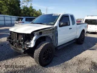 2015 Nissan Frontier SV z VIN 1N6AD0CW7FN760136, wystawiony jako Copart lot #58114785 z przebiegiem 115 401 mil mil oraz Szkoda całkowita • Salvage title. Historia ofert i sprzedaży dostępna na DreamBid. Obrazek 1.